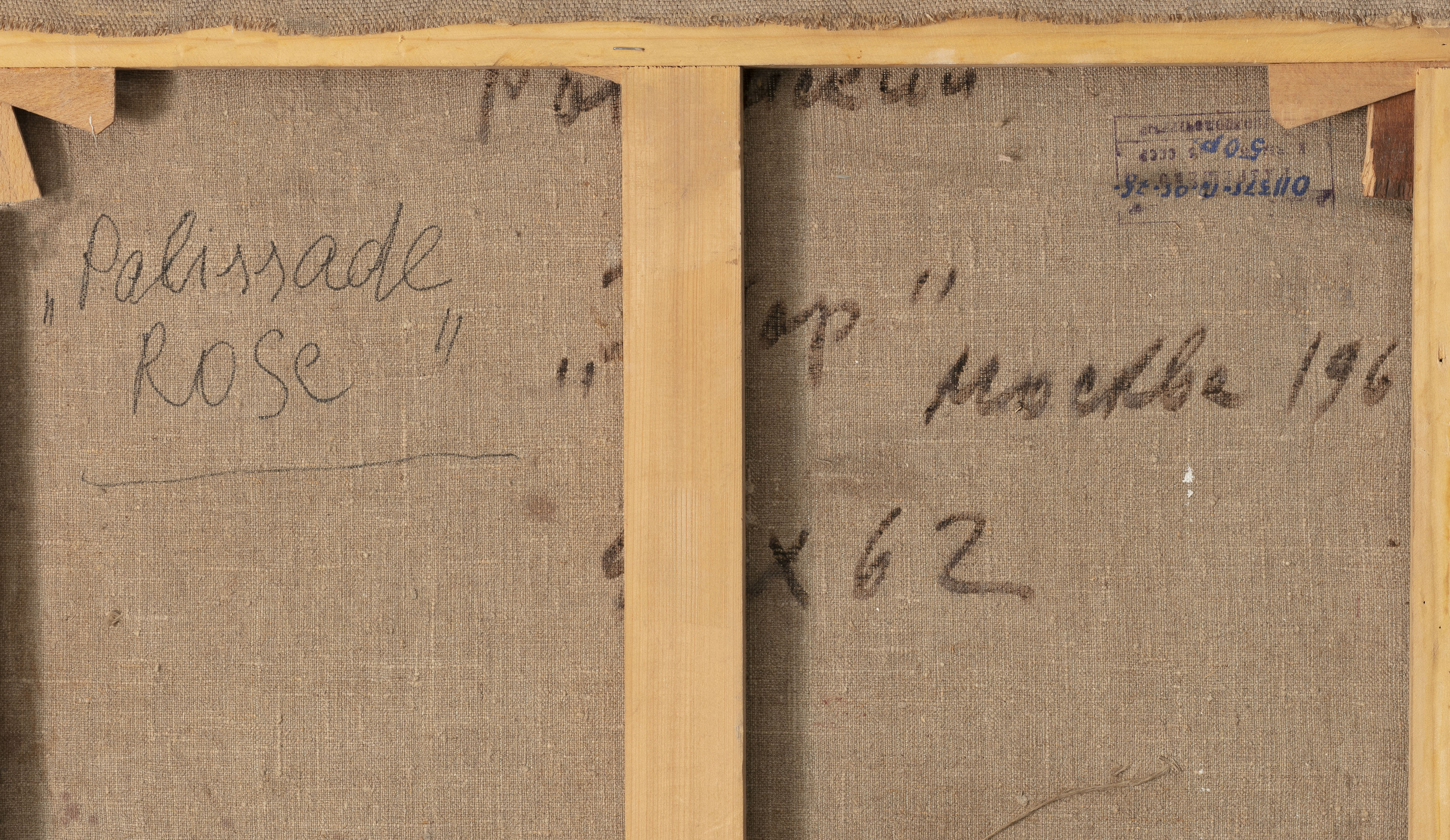 Розовый забор