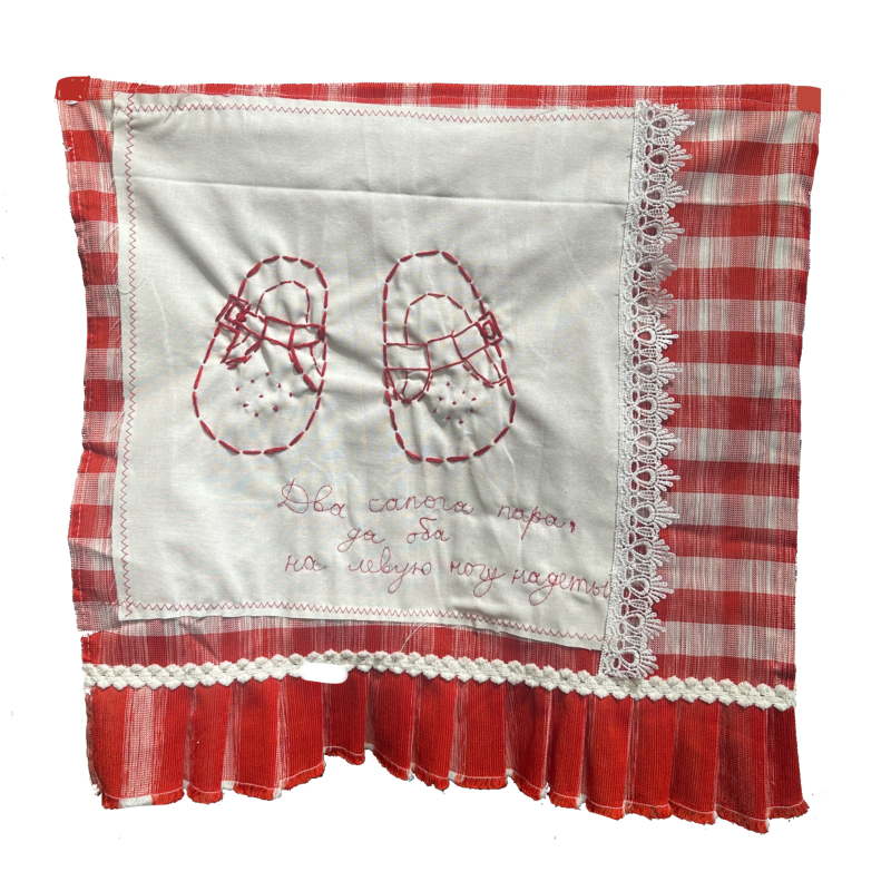 Девочки большие и маленькие сандали